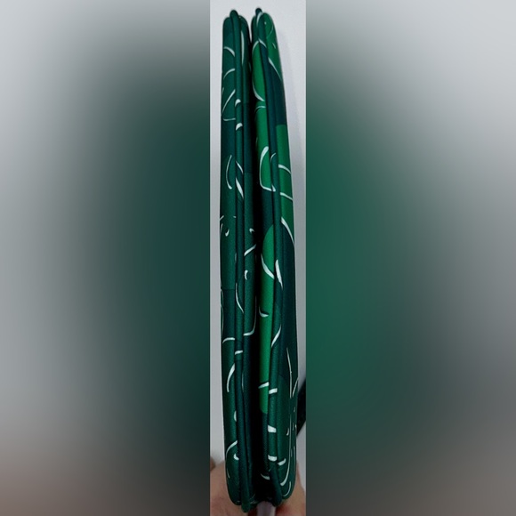 Kate Spade Chelsea The Little Better Monstera Leaves Nylon Wristlet Green NWT - Picture 7 of 16